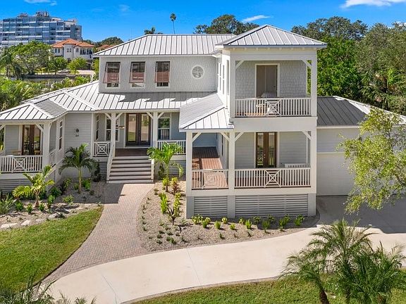 3rd image of 3328 Bayshore Blvd NE