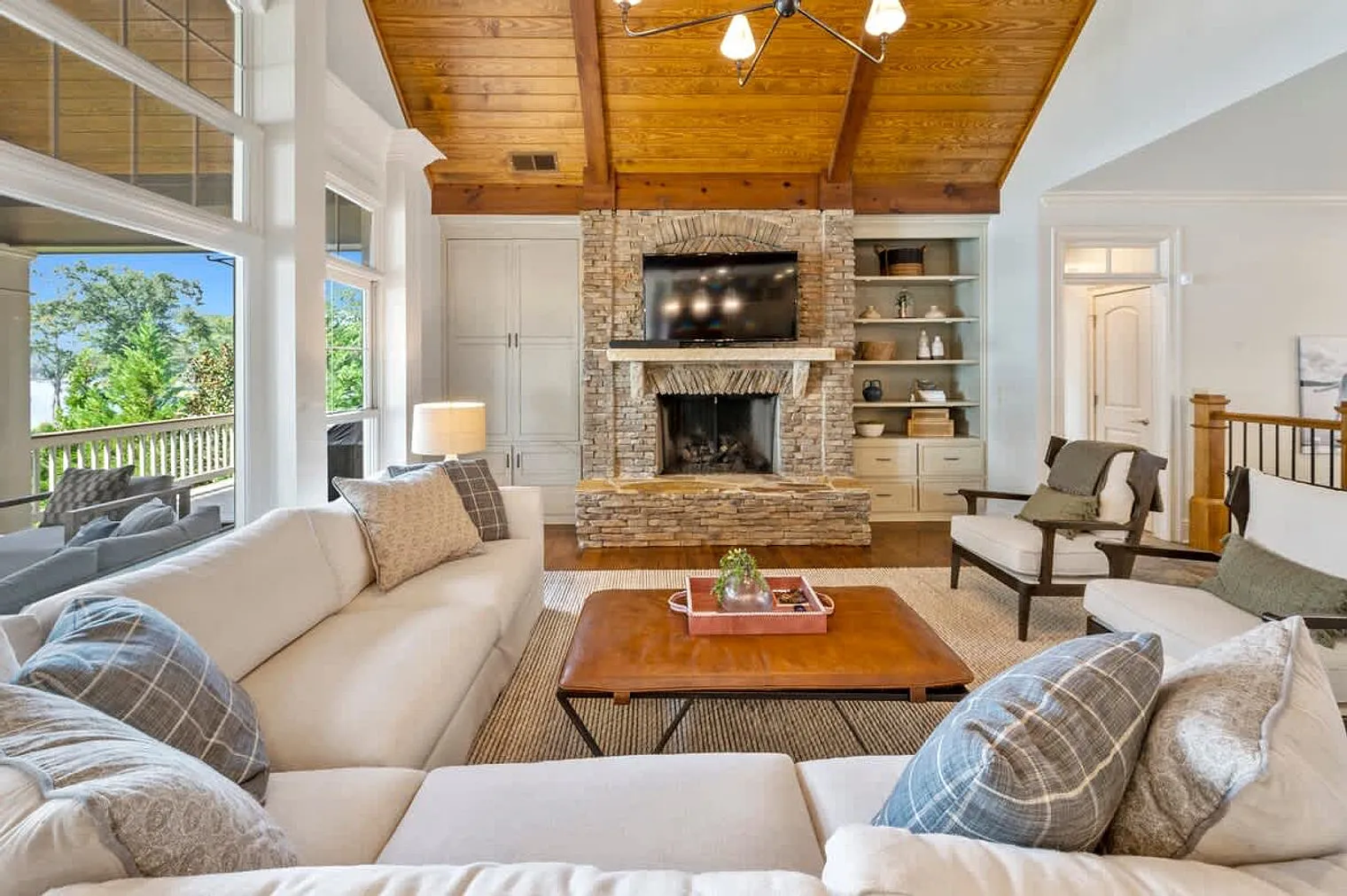 5 bed, 4.0 bath, $15,766 — Photo 4