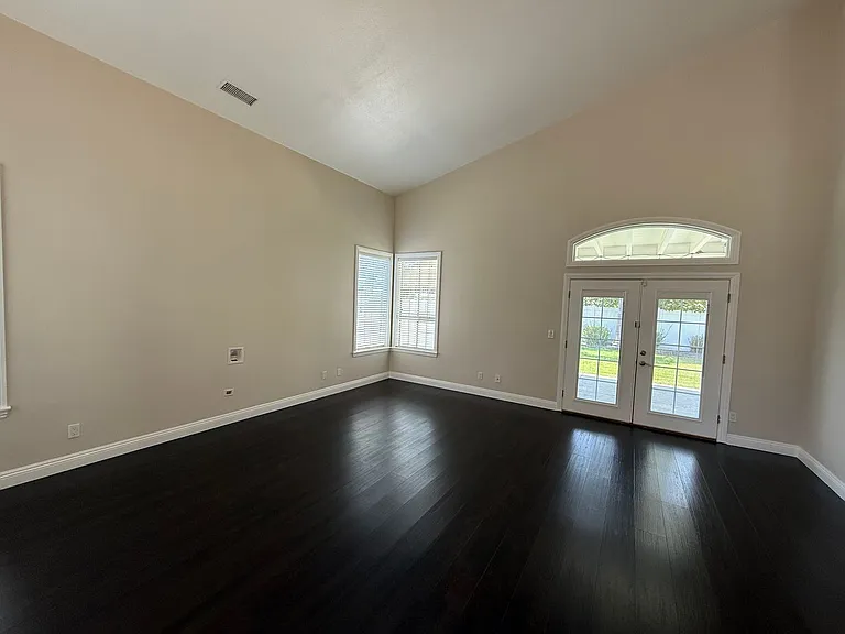 430 Carnation Pl — Photo 3
