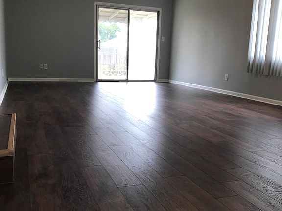 2nd image of 4833 Welton St