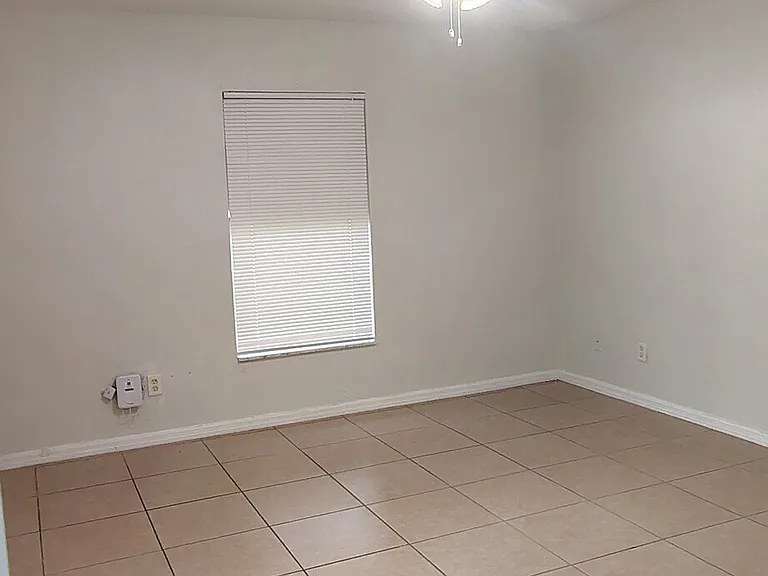 1624 Kismet Pkwy E — Photo 6