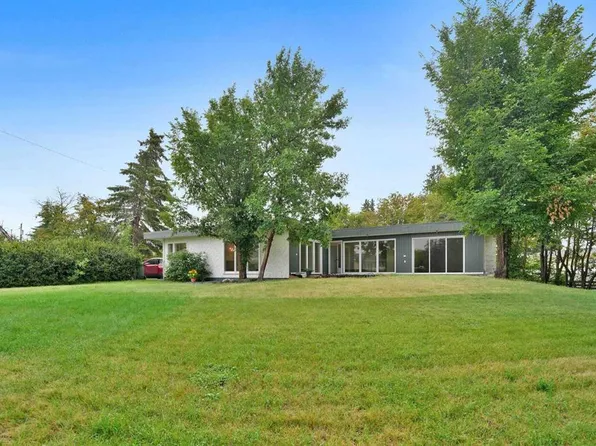 5009 W 41 Street Close, Innisfail, AB T4G 1H8