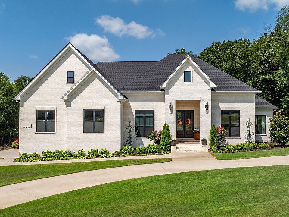 1st image of 8 Rae Valley Dr