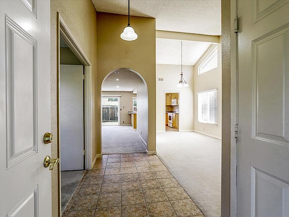 4th image of 5080 Bougainvillea Dr