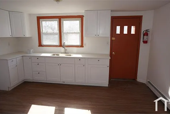 250 E Chestnut St — Photo 8