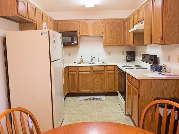 4th image of 1547 Barberry Dr APT 3