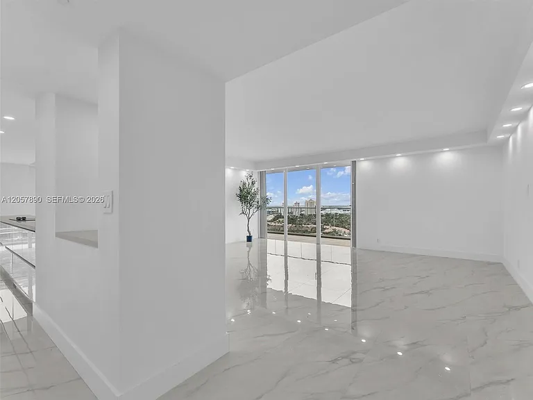 19707 Turnberry Way #21D — Photo 39