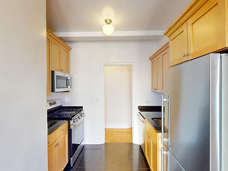 210 E 68th St #10-A — Photo 3