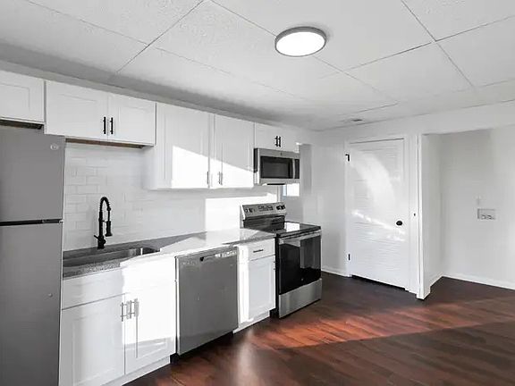 2nd image of 193 1/2 Avondale Ave #193-1/2
