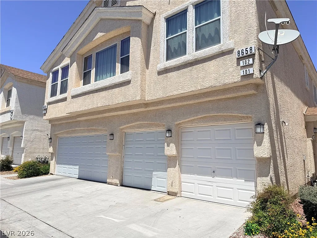 Building Photo - 8658 Tomnitz Ave #102