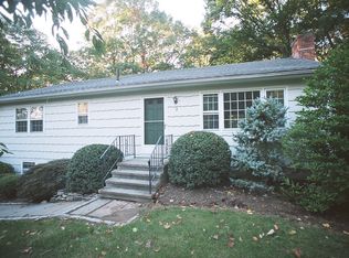 8 Firelight Dr, Danbury, CT 06810