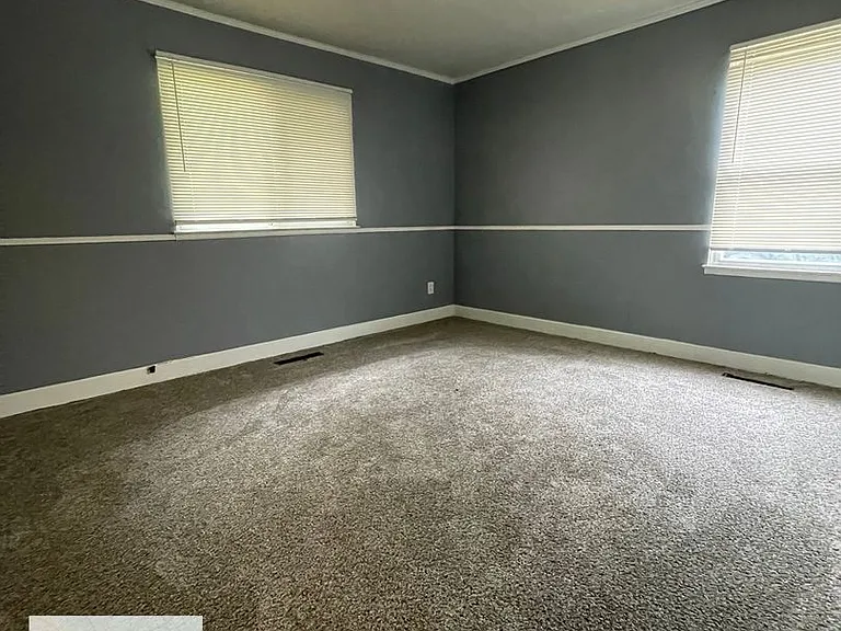 10400 Saratoga St — Photo 2