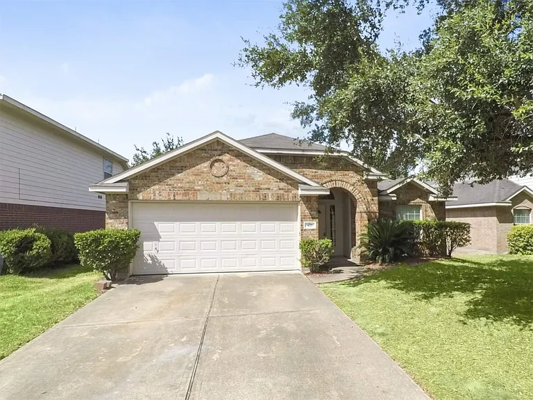 427 Northvalley Dr — Photo 1
