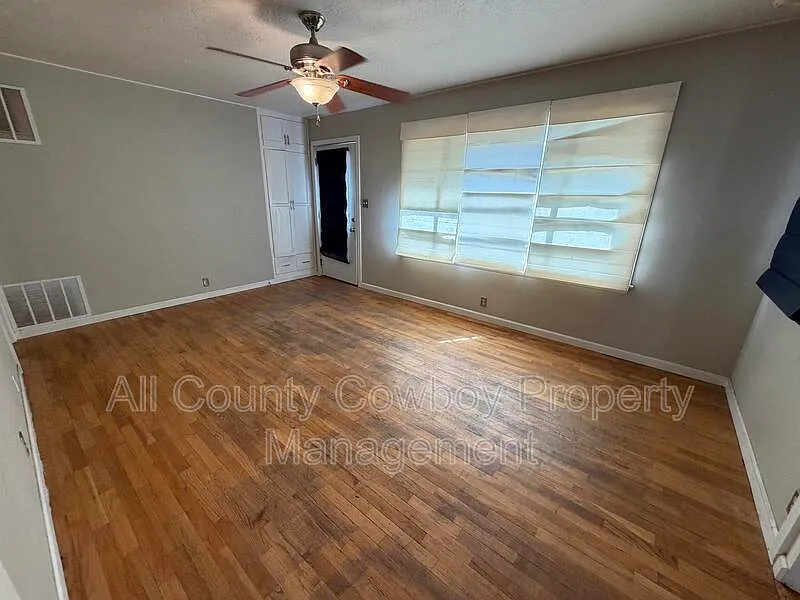 4 bed, 2.0 bath, 1872 sqft, $1,850 — Photo 3