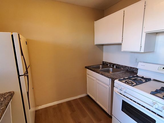 4th image of 125 E 34th St #10668645