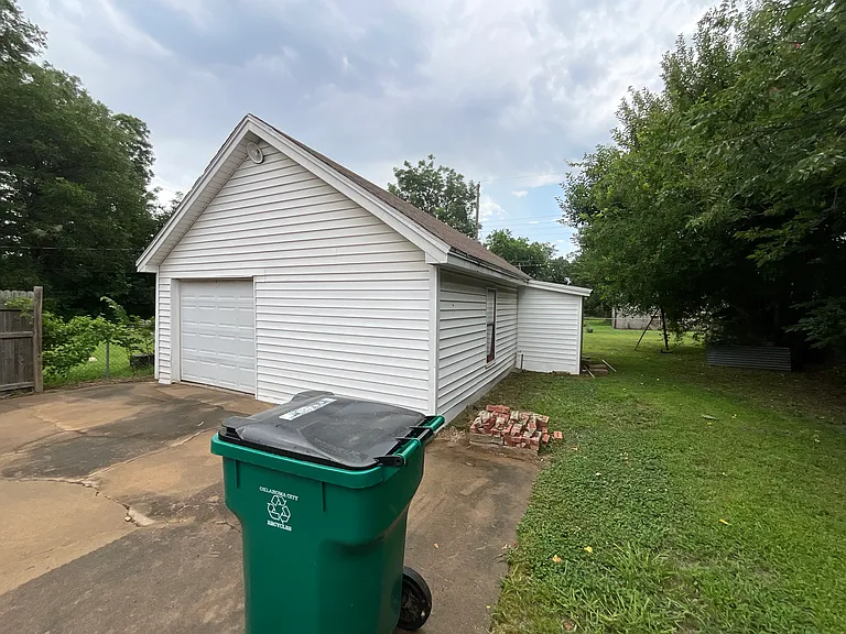 316 SW 46th St — Photo 14