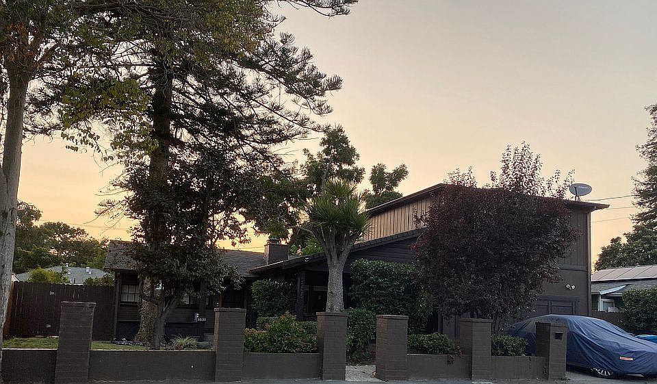 1st image of 2265 Oakwood Dr