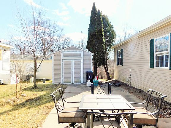 Full lenght paved patio