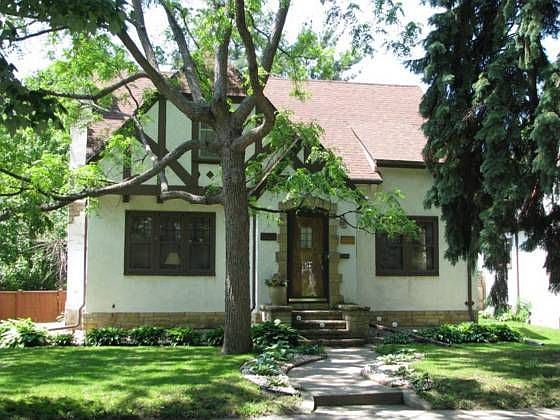 1st image of 4227 Queen Ave N