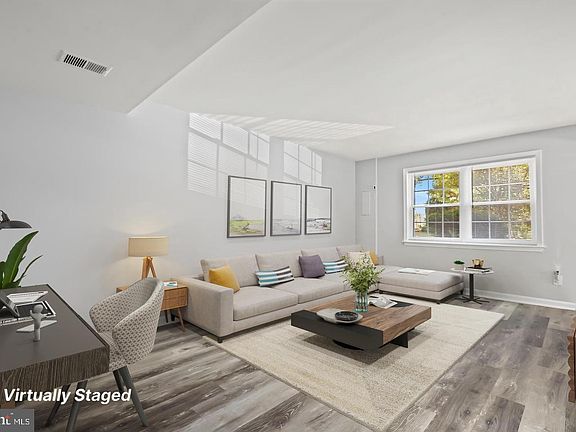 5th image of 9904 Hagel Cir