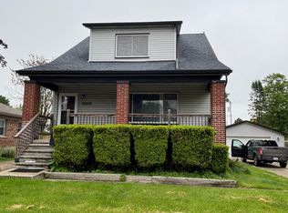 29216 Park St, Roseville, MI 48066