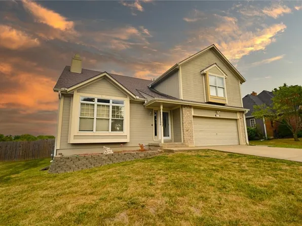 2334 Twin Oaks Dr, Harrisonville, MO 64701