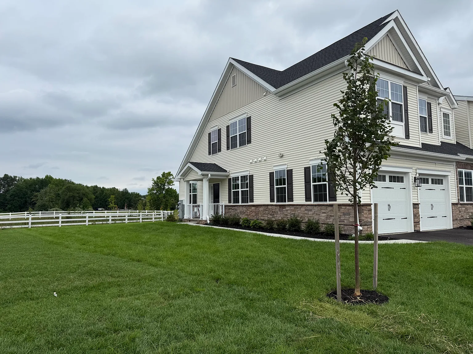 4 bed, 3.5 bath, 4044 sqft, $5,250 — Photo 2