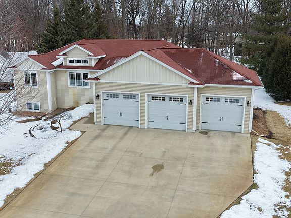 2nd image of 3177 Lakecrest Rd NE