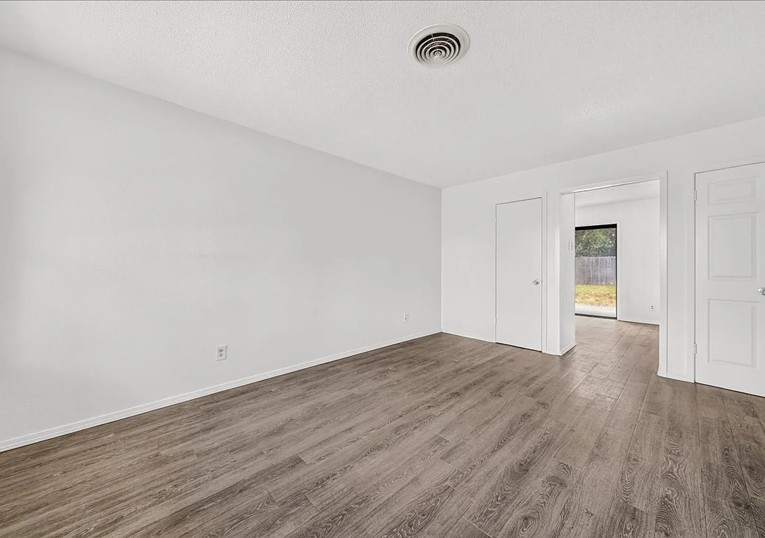 1626 Bois D Arc - 4/bedroom 2/bathroom - $1695/month — Photo 3
