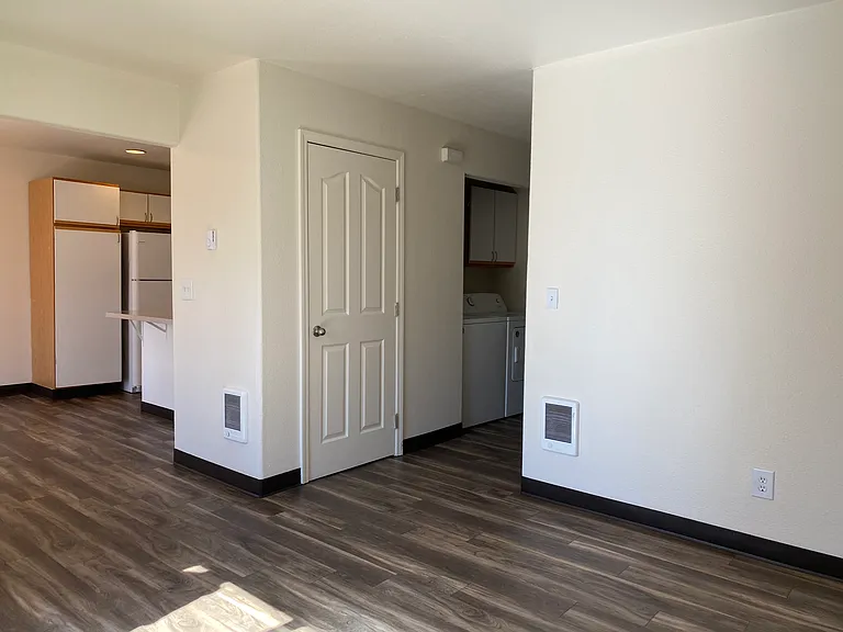 Creekview Apartments — Photo 9