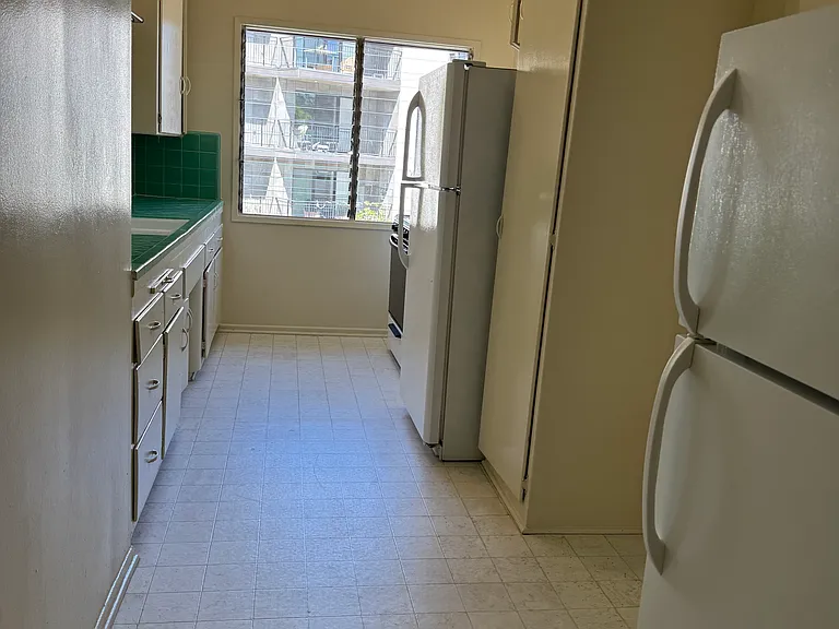 547 Landfair Ave #547 — Photo 4