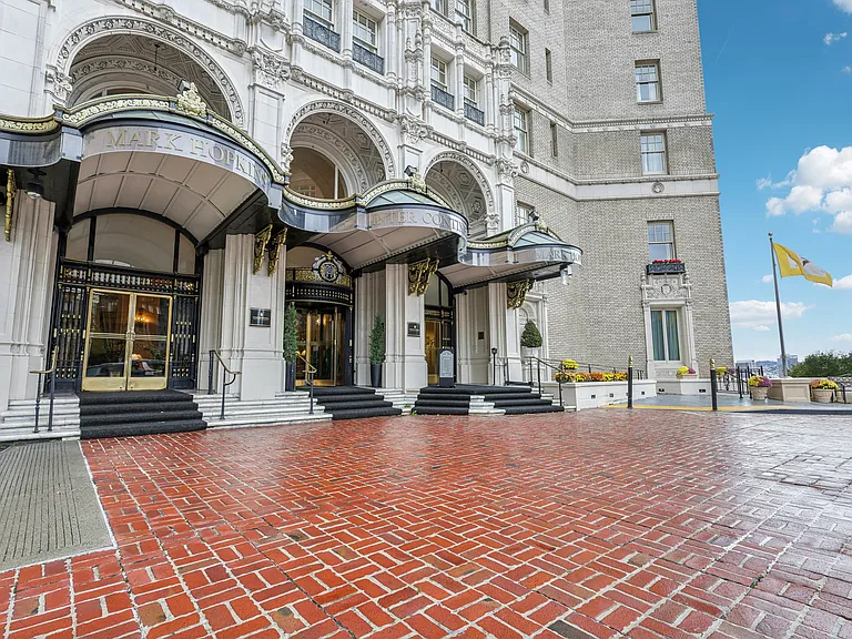 Front exterior view of the apartment building at 655 Stockton St, San Francisco, CA 94108, United States