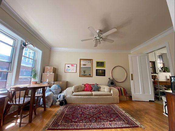4th image of 2804 N Cambridge Ave #2075419