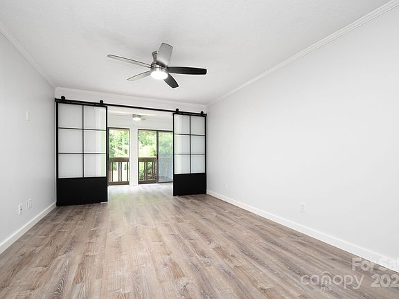 4th image of 33 Lake Dr APT G5