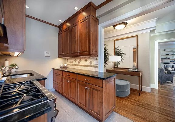 5th image of 425 E 51st St APT 9C