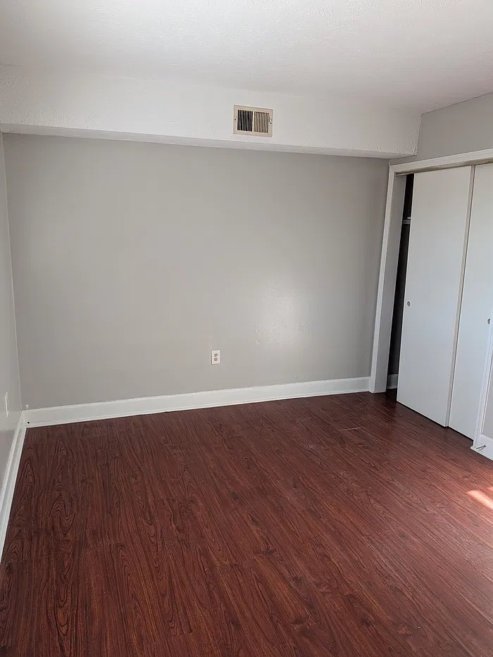 2 bed, 1.0 bath, 800 sqft, $1,100 — Photo 4