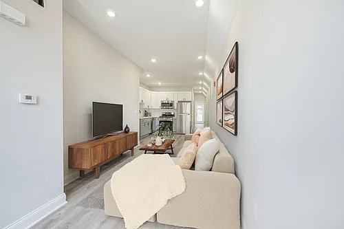 5223 Irving St #1 Photo 1