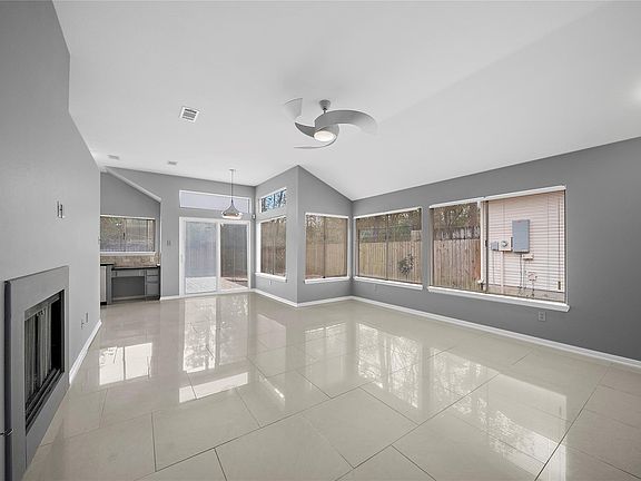 3rd image of 83 N Rushwing Cir