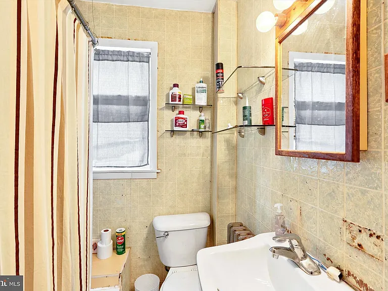 1833 Daly St #2 — Photo 8