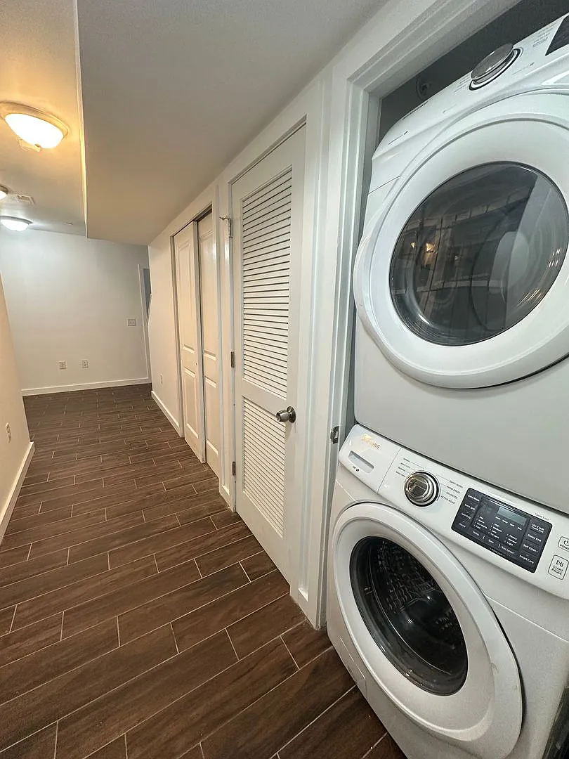 1515 W Seybert St — Photo 3