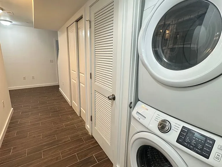1515 W Seybert St — Photo 3