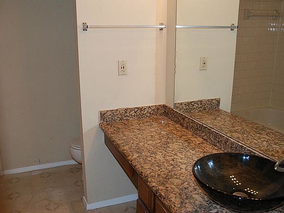 4th image of 16615 Quail Prairie Dr #1