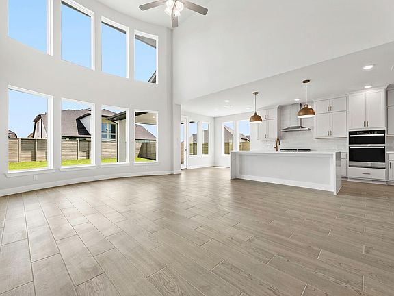 5th image of 841 Caballos Dr