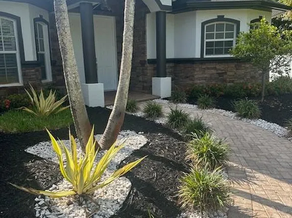 196 6th St, Naples, FL 34113