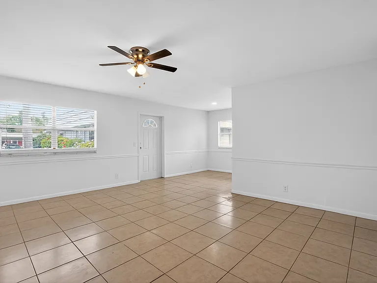 202 Bedford Trl — Photo 13