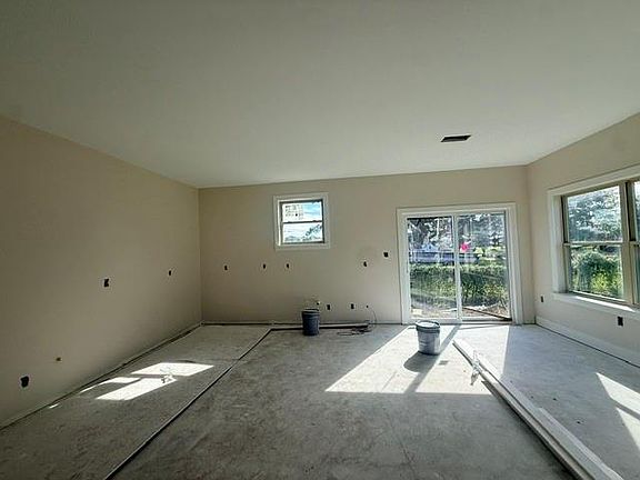 2nd image of 527 Nel Ct
