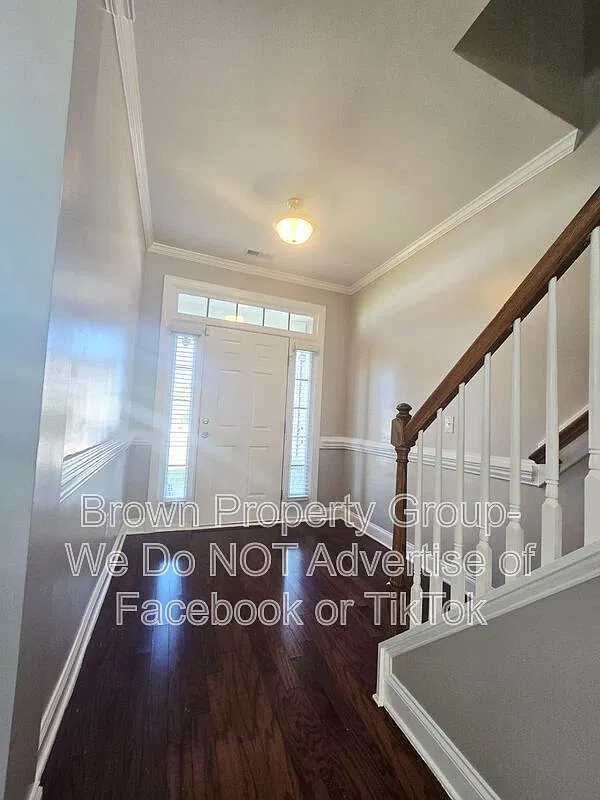 4 bed, 3.0 bath, 2388 sqft, $2,250 — Photo 2