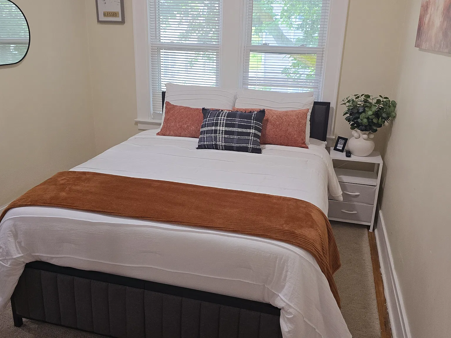3 bed, 2800 sqft, $2,800 — Photo 2