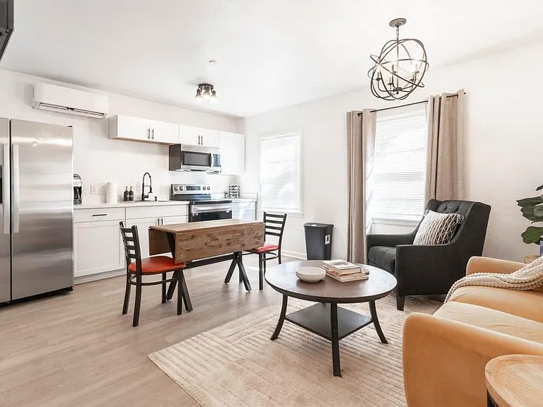 1516 Avenue K #D — Photo 3
