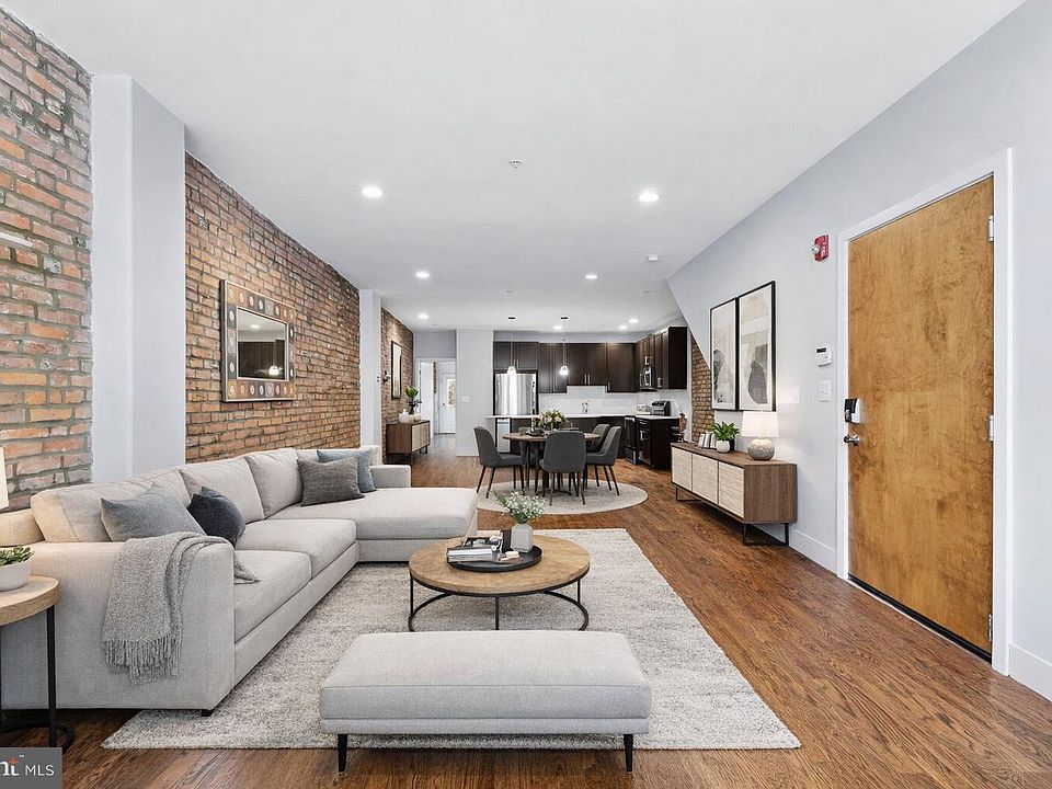 1st image of 924 S 11th St #101